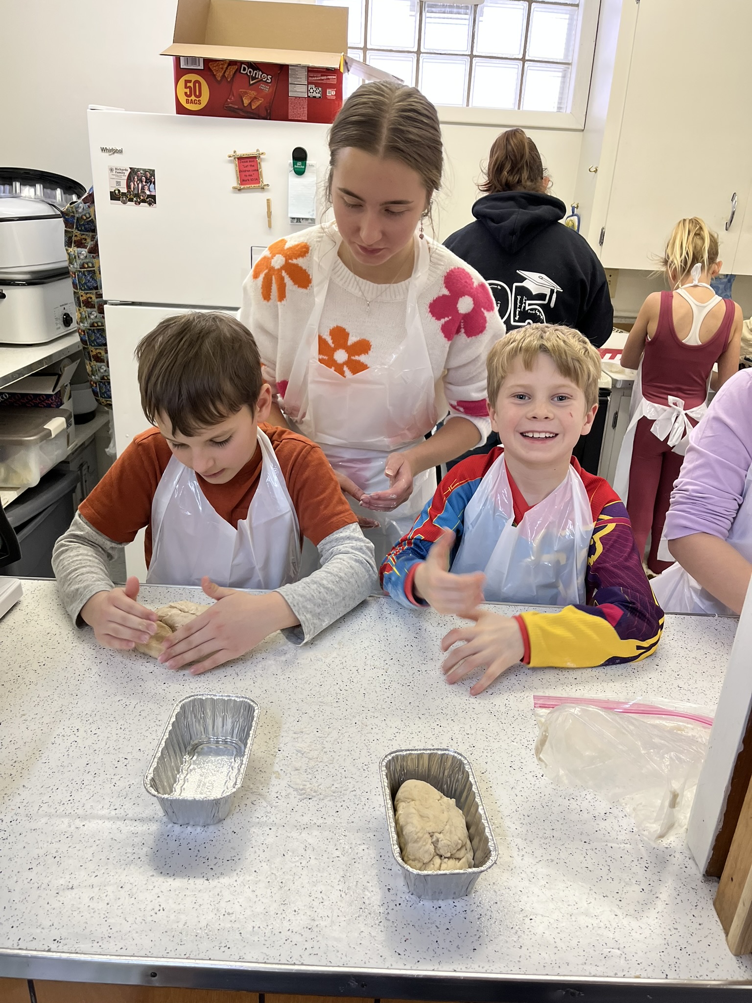A Prairie County 4-H teen leader leads a bread baking activity at a project workshop