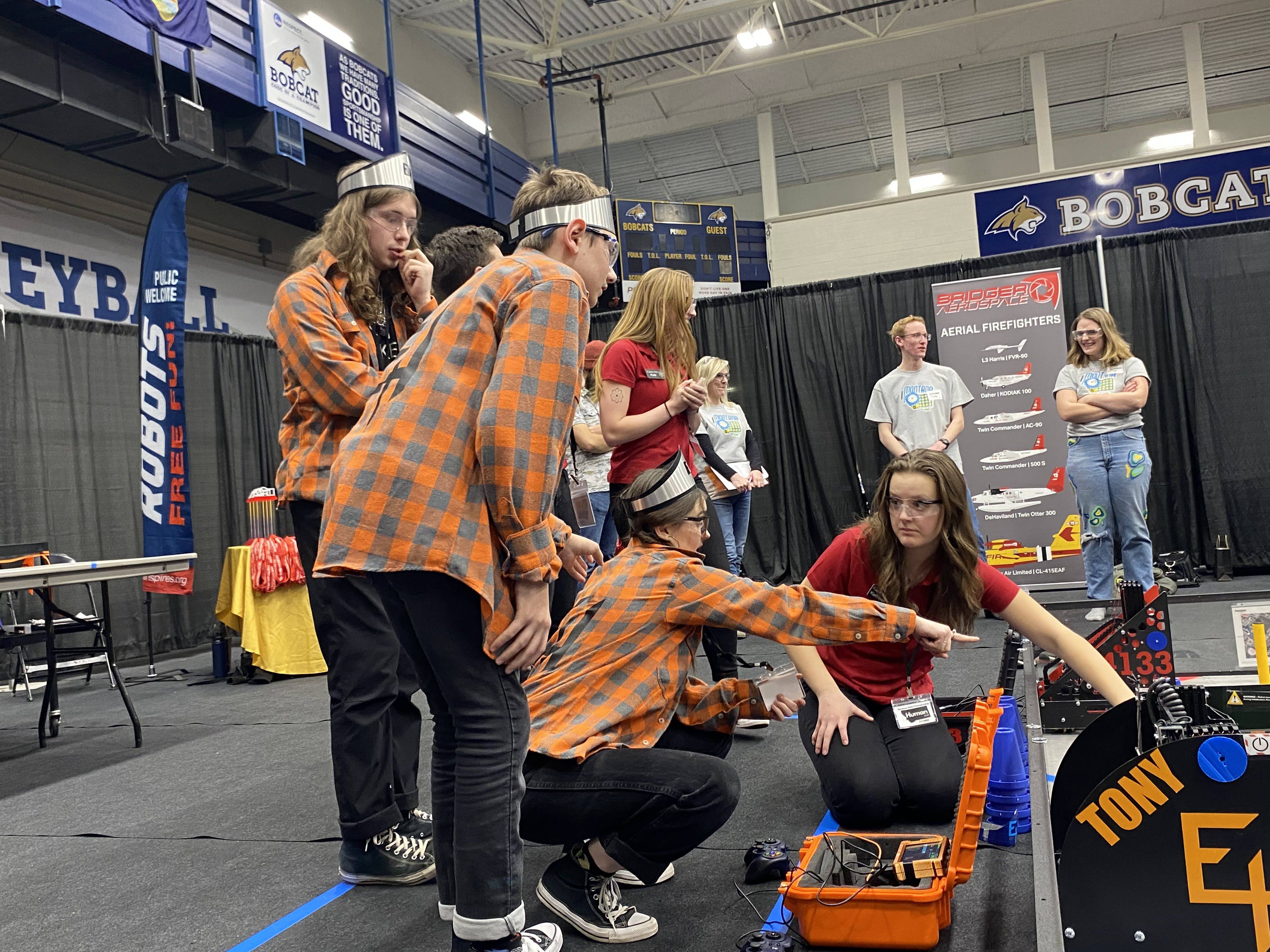 FTC_Competition Students working on FTC robot