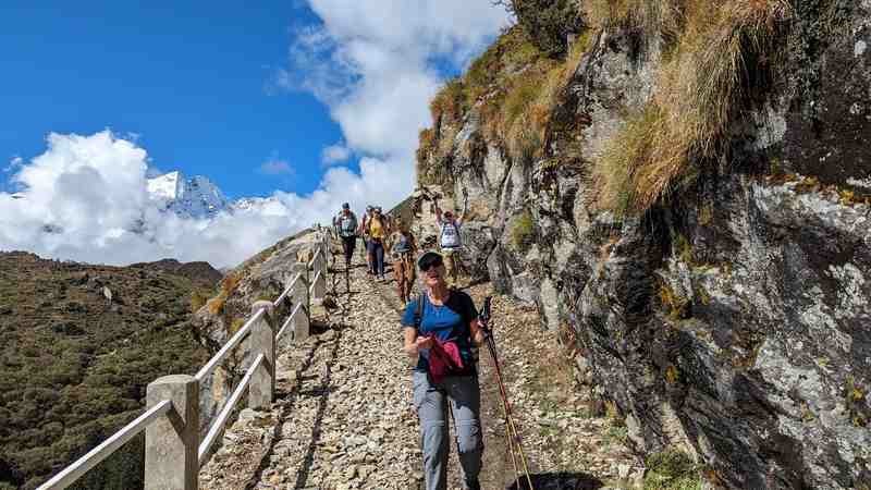 Hiking along the trail to Dole